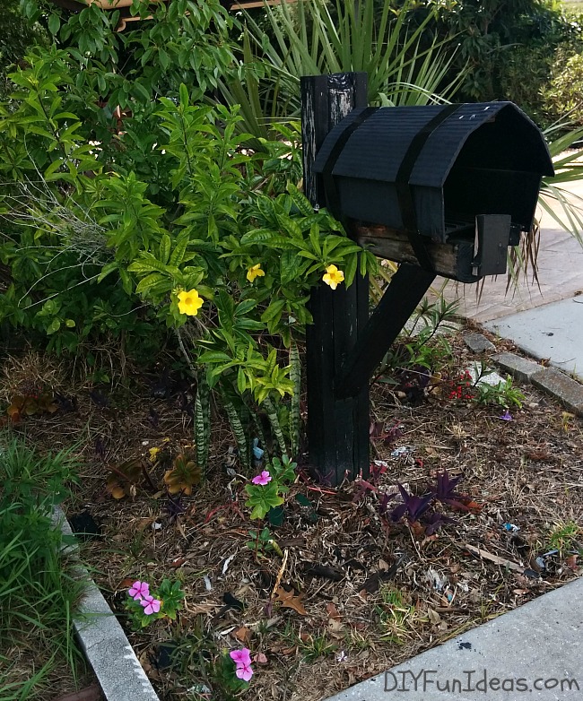 HOW TO INSTALL A MAILBOX POST DoItYourself Fun Ideas