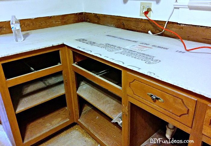 HOW TO MAKE BEAUTIFUL WHITE CAST IN PLACE CONCRETE COUNTERTOPS