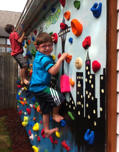 DIY Outdoor Rock Climbing Wall - Do-It-Yourself Fun Ideas