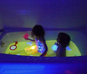 how to make bath water glow in the dark